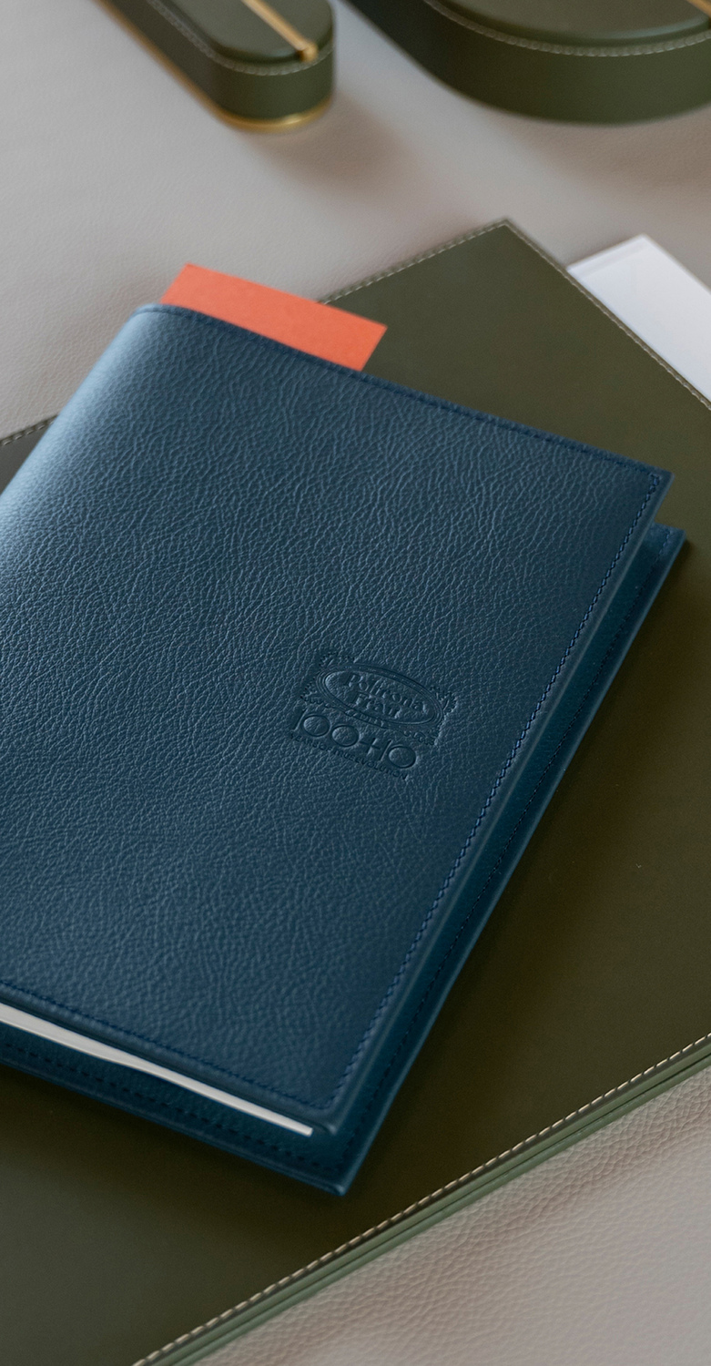 Gli Oggetti | Notebook 110° Anniversary Edition Poltrona Frau 110周年纪念版奢华笔记本,蓝色Frau® ColorSphere® Impact Less皮革封面,意大利手工细节,独家设计