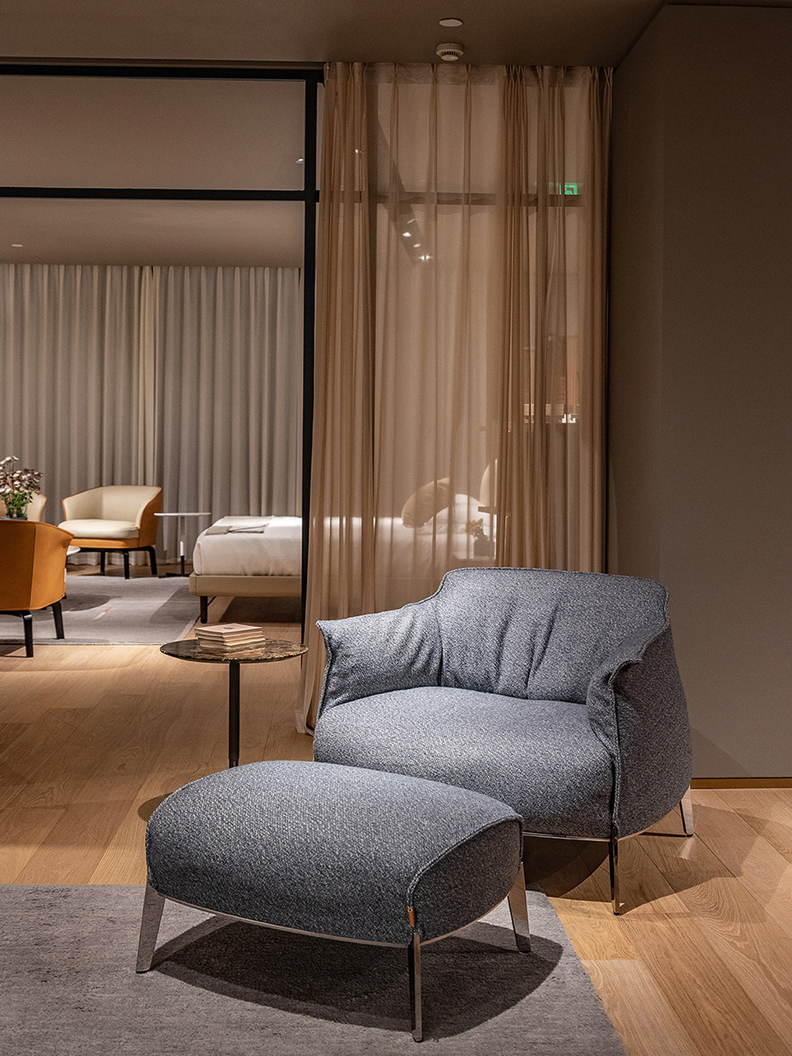 02 archibald gran comfort armchair