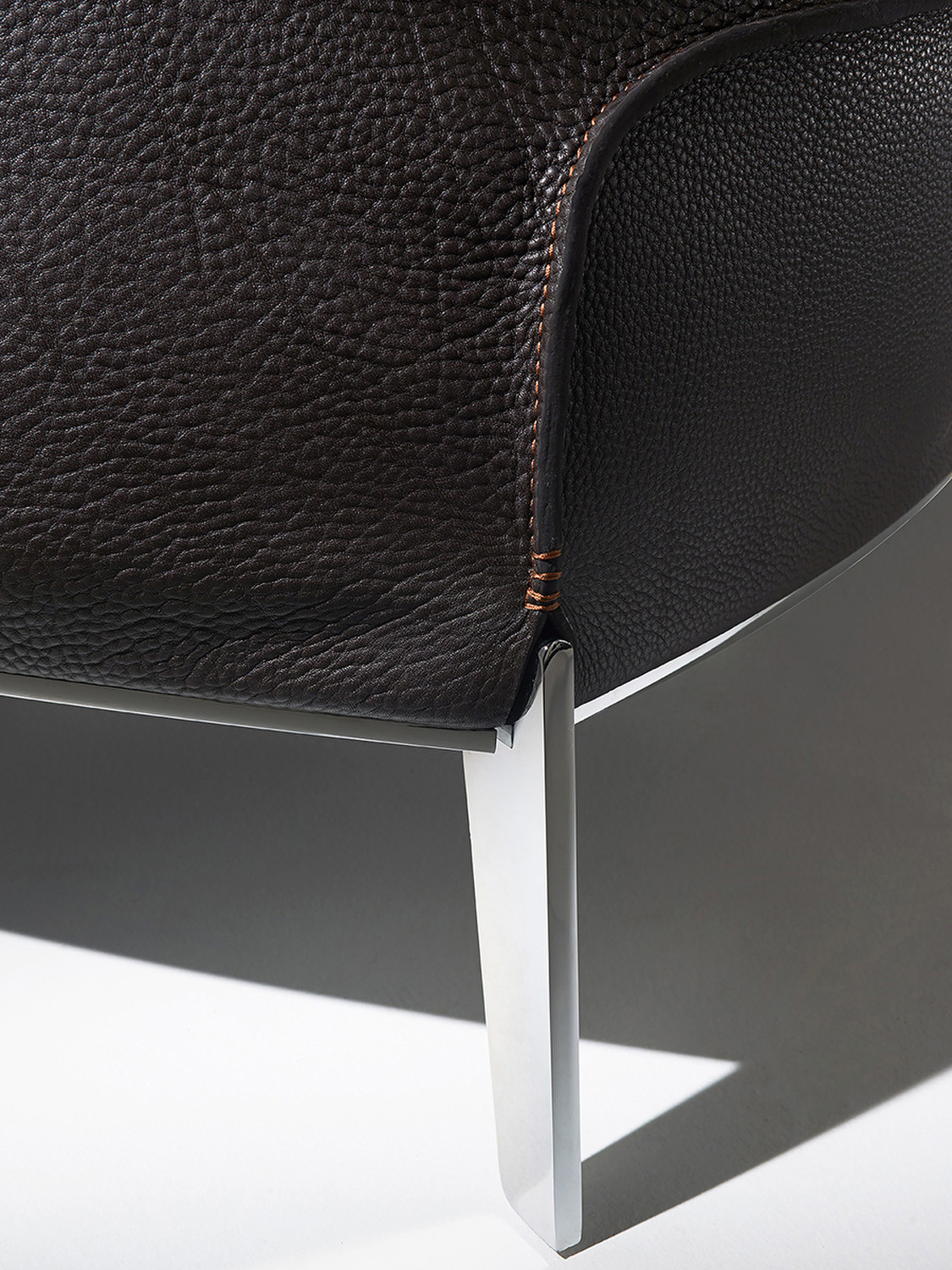 15 archibald gran comfort armchair