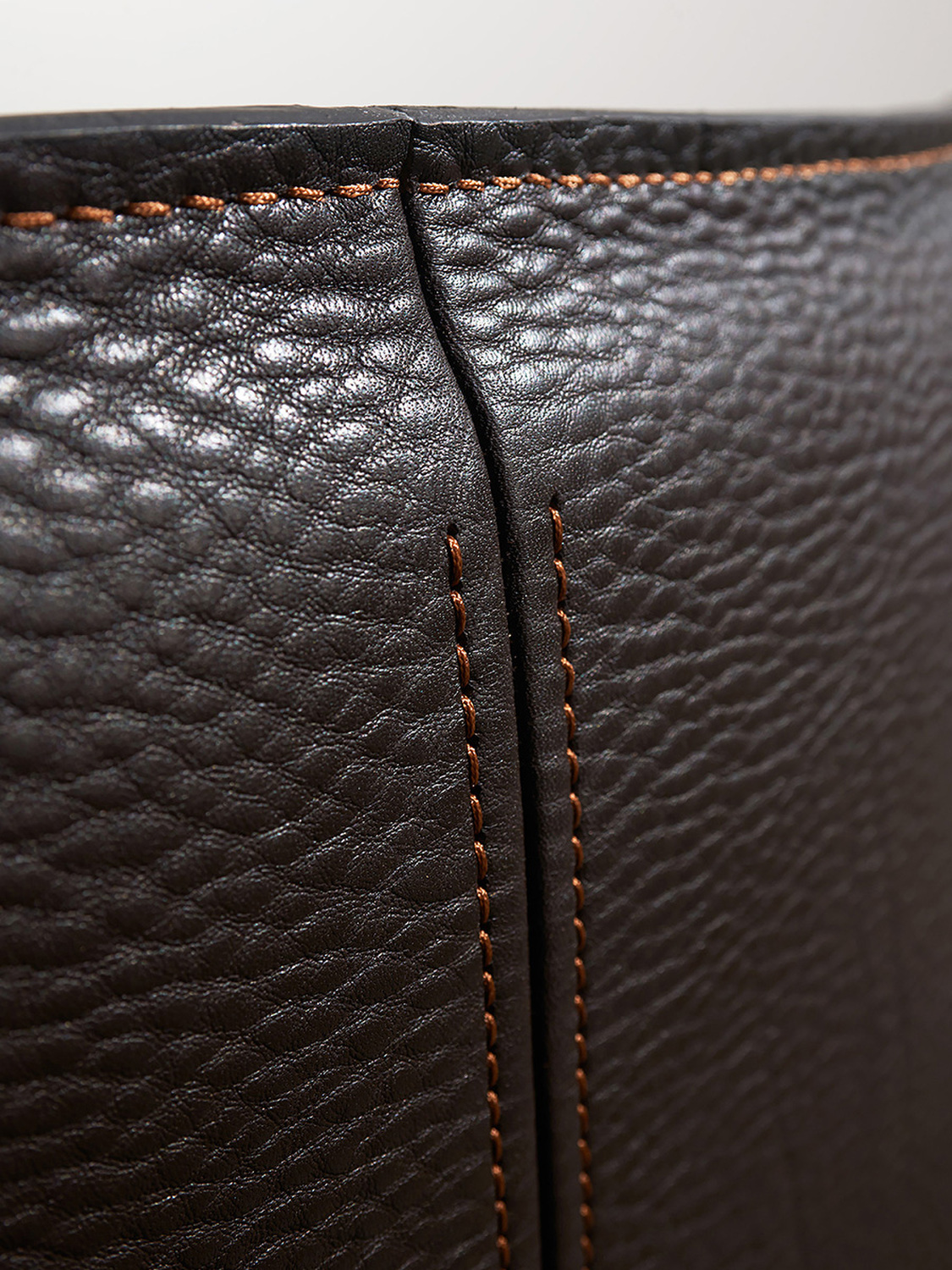 17 archibald gran comfort armchair