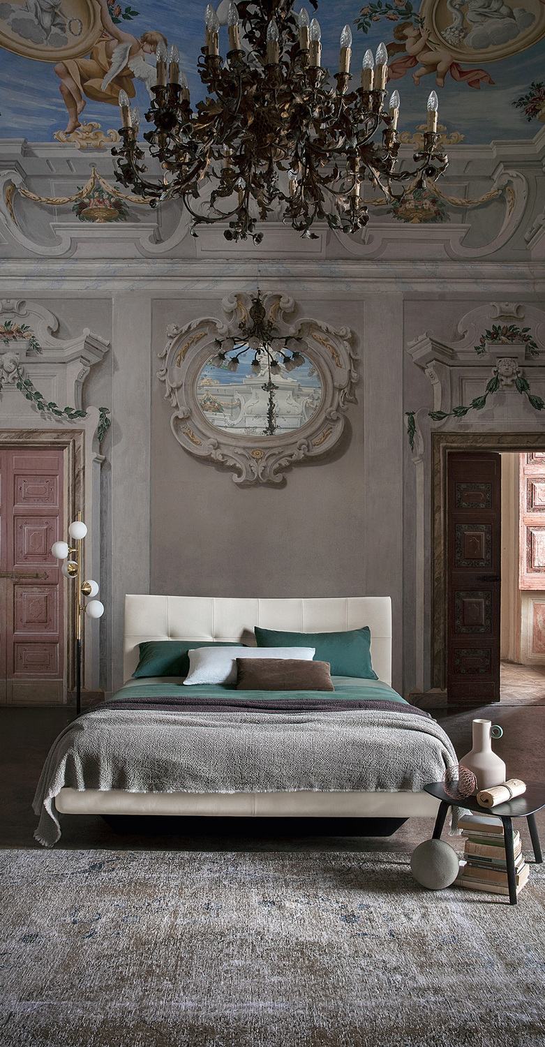 Aurora Due | Bed with storage Aurora Due storage bed by Poltrona Frau, in leather and wood, Italian design for optimal comfort and functionality