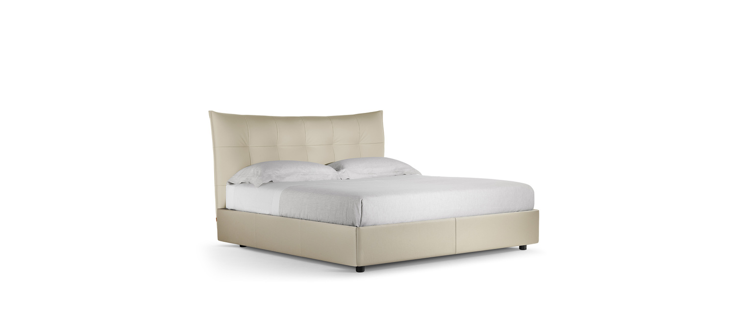 Aurora Tre | Bed with storage Aurora Tre storage bed by Poltrona Frau, in leather and wood, elegant and functional design for the bedroom