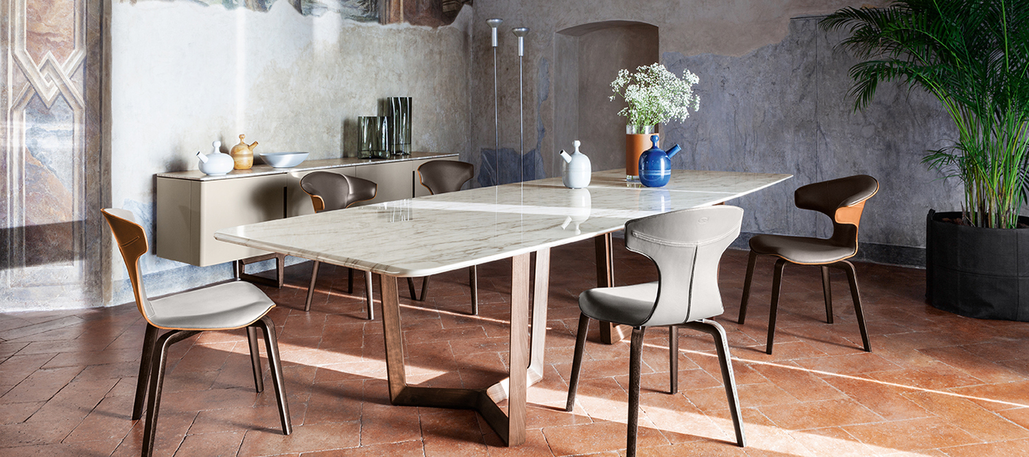 Bolero Ravel | 桌子 Poltrona Frau的Bolero Ravel餐桌,Roberto Lazzeroni设计,三角形梣木或胡桃木桌腿,桶状Calacatta Oro或Fior di Pesco大理石桌面,意大利奢华工艺