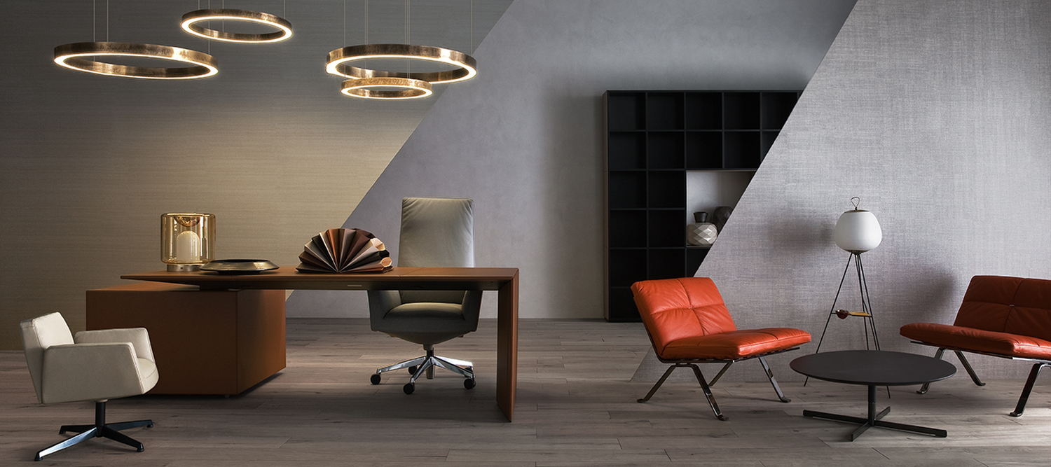 Chancellor | Poltrona Visitor Poltrona Chancellor Visitor di Poltrona Frau con rivestimento in Pelle Frau®, meccanismo girevole sofisticato e design geometrico sobrio, espressione dell’eccellenza artigianale italiana