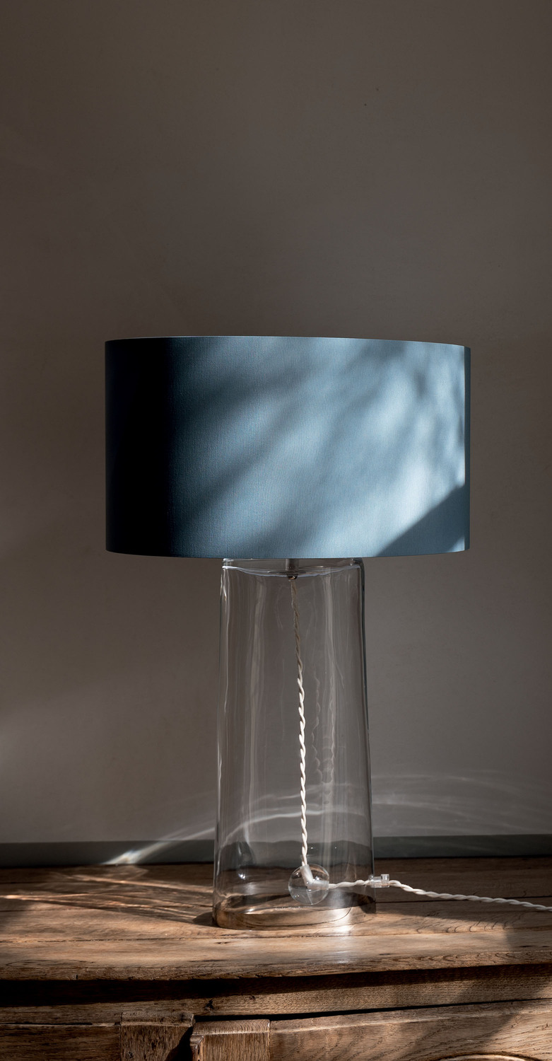 Poltrona Frau的Dido灯具，Jean-Marie Massaud设计，透明手工玻璃底座配布艺灯罩。