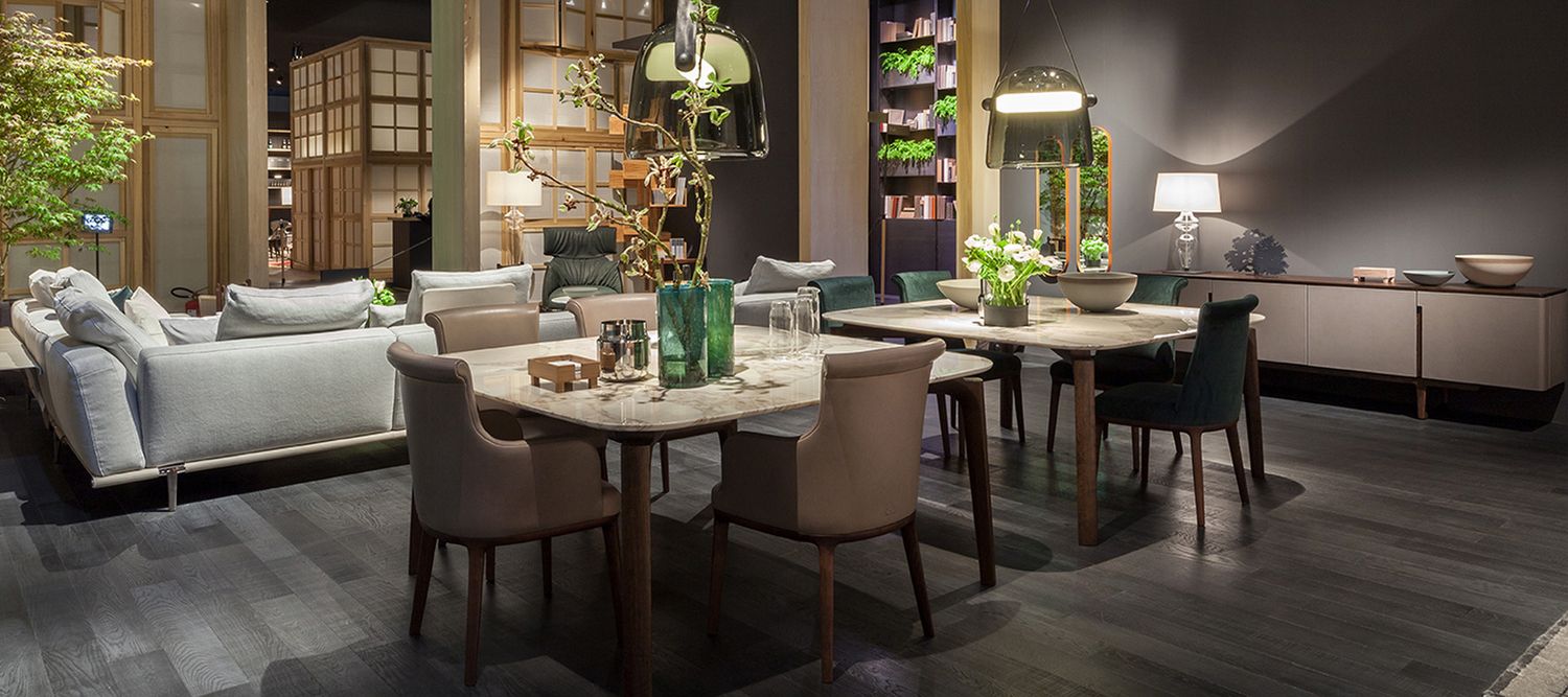 Diva | 小扶手椅 Poltrona Frau的Diva小扶手椅,Roberto Lazzeroni设计,Pelle Frau®皮革装饰,模压硬质聚氨酯外壳,胡桃色或摩卡色染色实心白蜡木腿,意大利奢华工艺