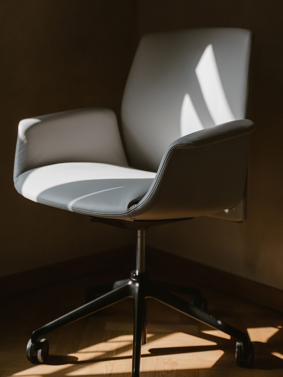 08 downtown conference 360 chair 08 downtown conference 360 chair