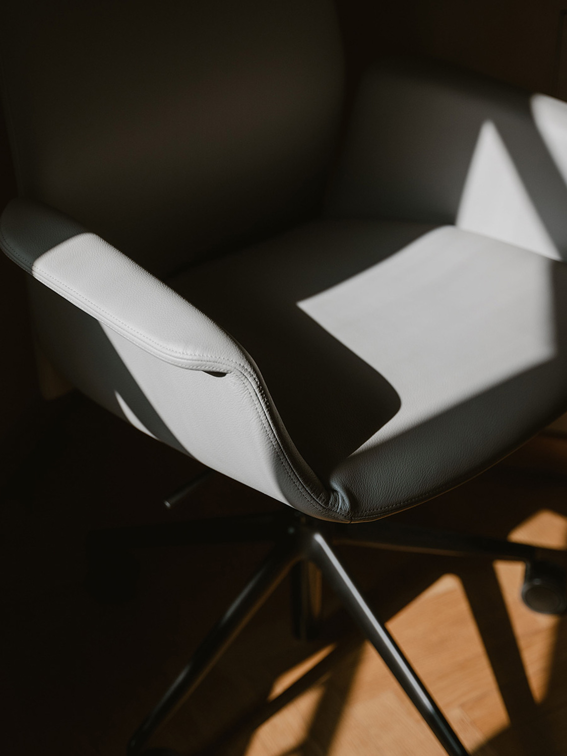 11 downtown conference 360 chair 11 downtown conference 360 chair