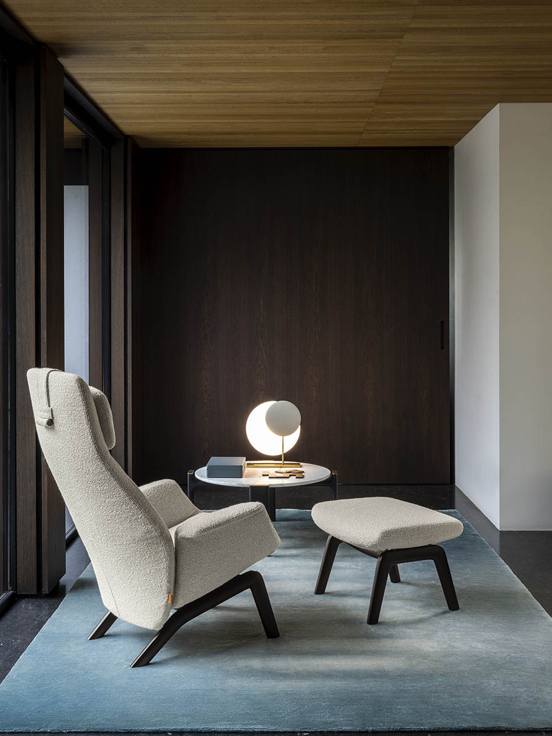 01 downtown lounge armchair