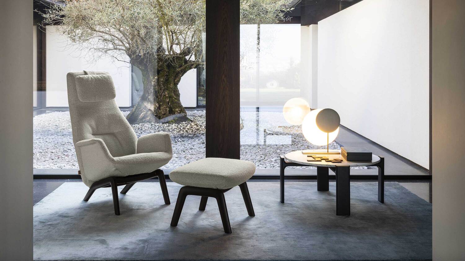 01 downtown lounge armchair