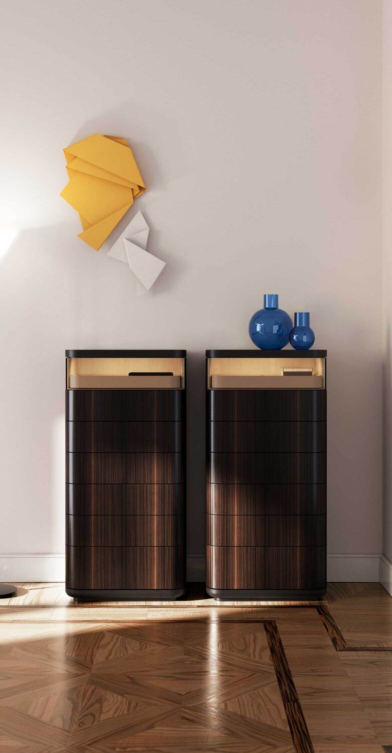 DUO | 高斗柜 Poltrona Frau的DUO高抽屉柜,采用实木,具有意大利制造的手工细节。