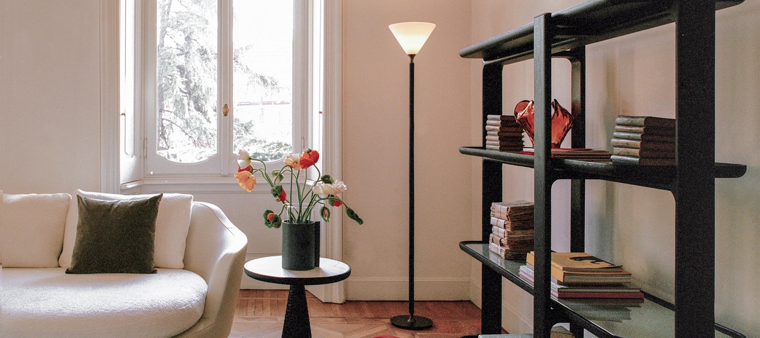 Poltrona Frau DUO落地灯，实心白蜡木杆采用cannetè工艺，青铜色黄铜底座，白色乳白玻璃灯罩，意大利奢华工艺