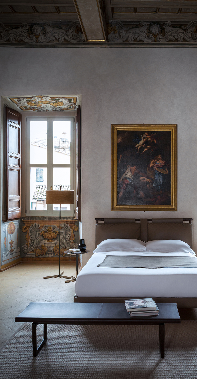 Fidelio | 长凳 Poltrona Frau的Fidelio长凳,实木搭配Pelle Frau®,体现现代意大利风格。