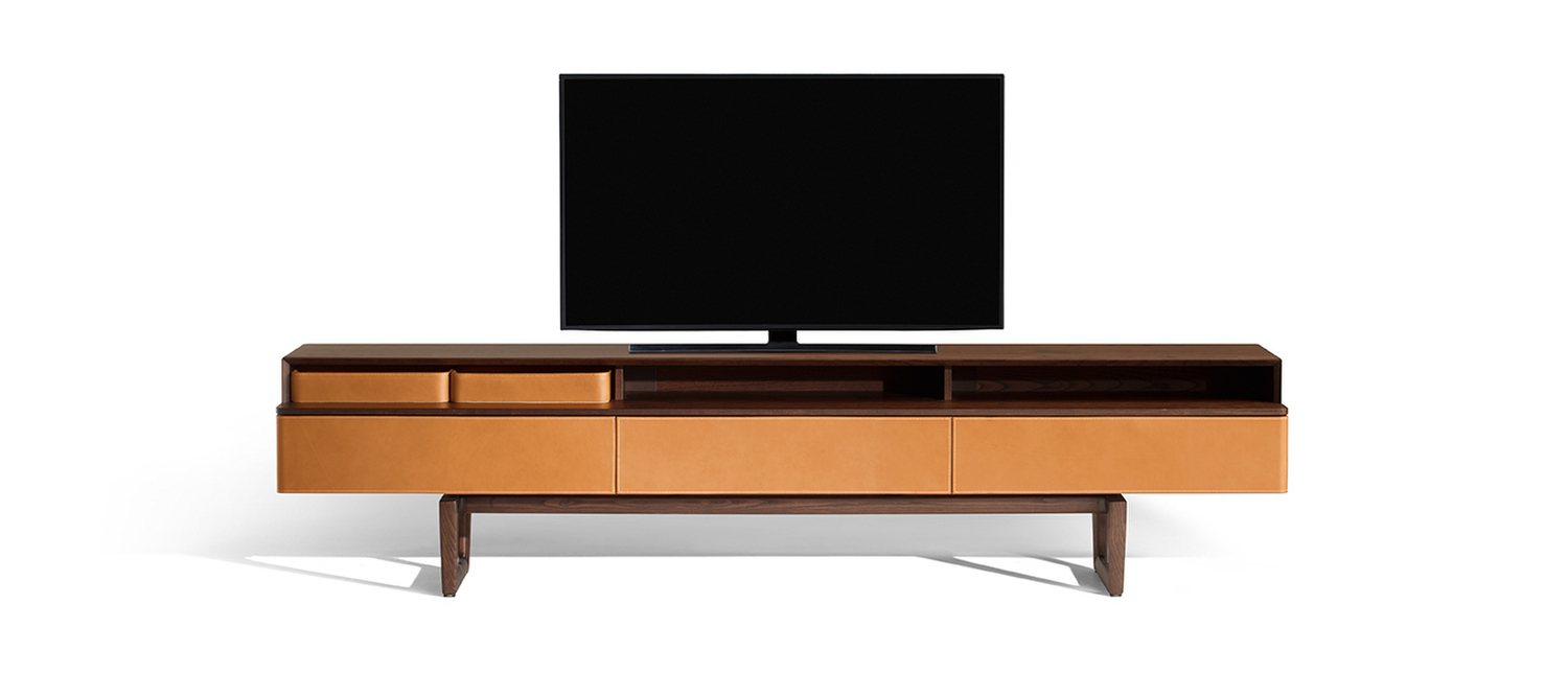 Fidelio multimedia cabinet by Poltrona Frau, in wood and leather, elegant and functional design for modern spaces