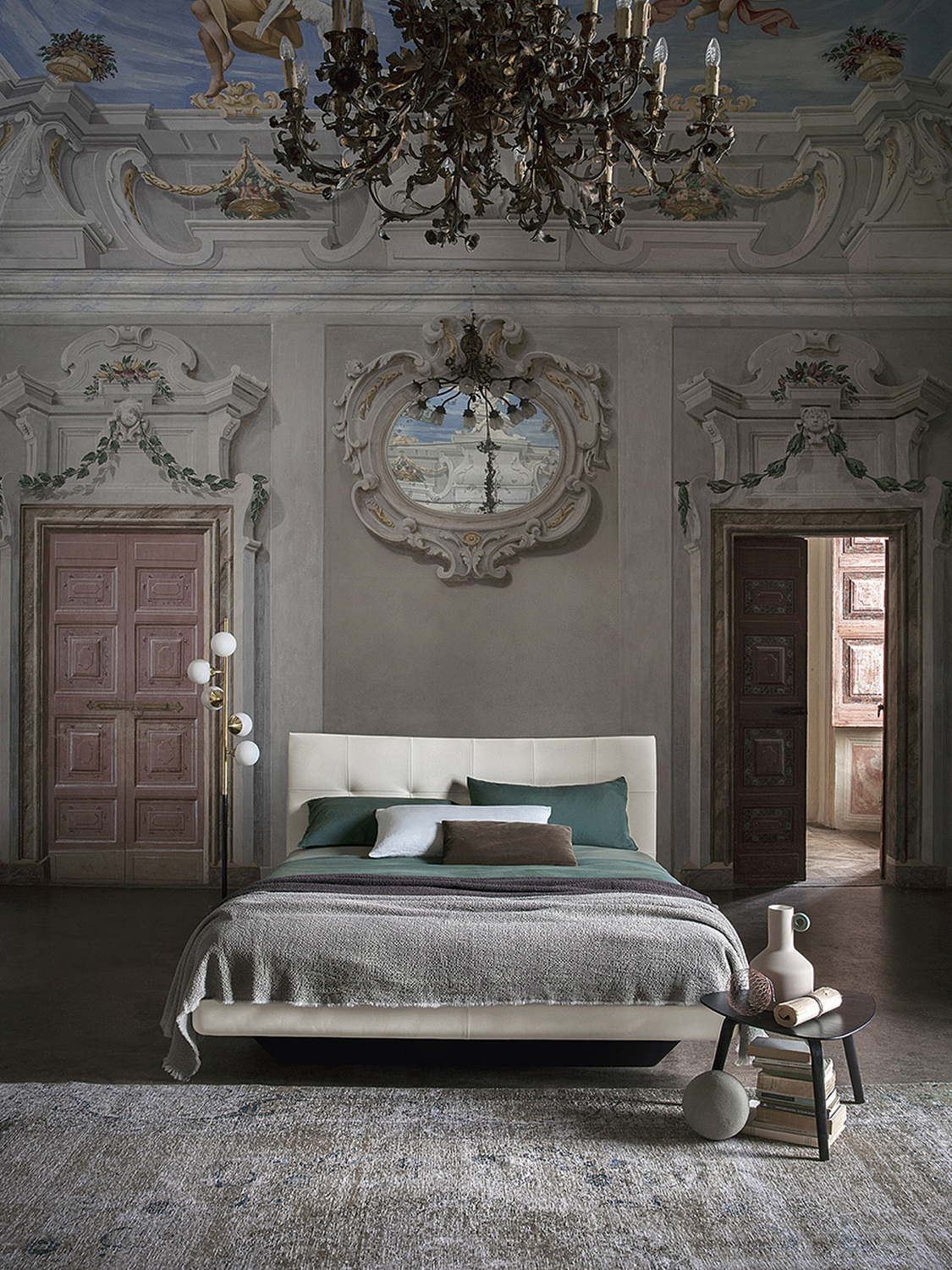 01 fiorile triangular small table