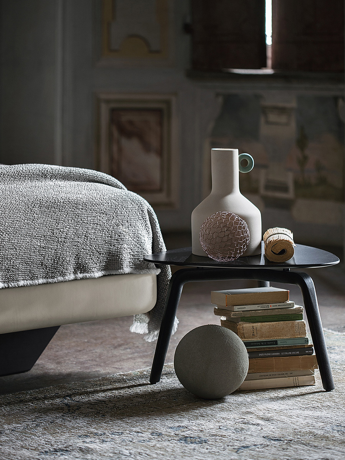 04 fiorile triangular small table