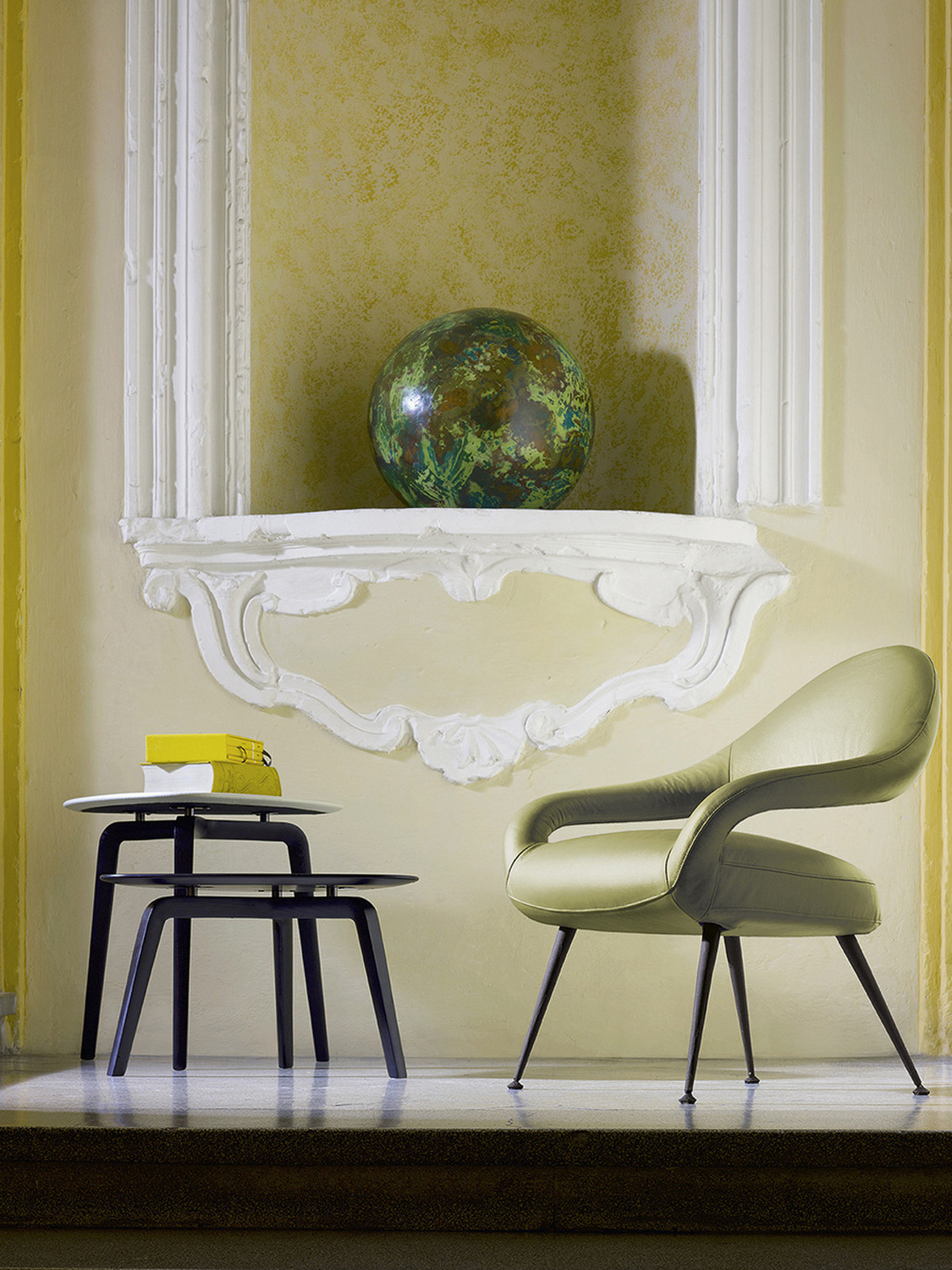 08 fiorile triangular small table