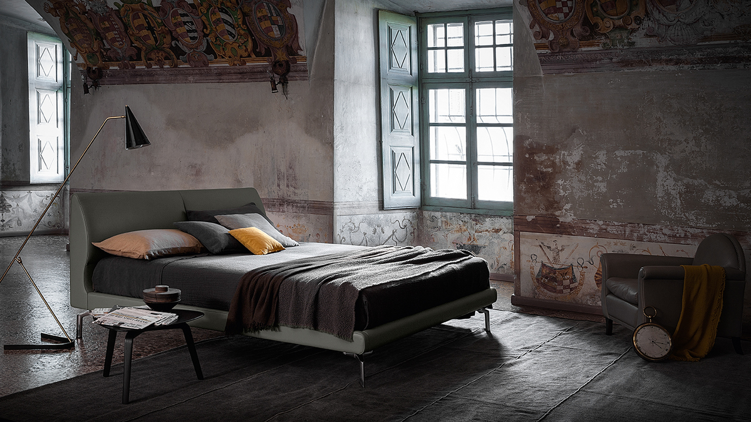 02 fiorile triangular small table