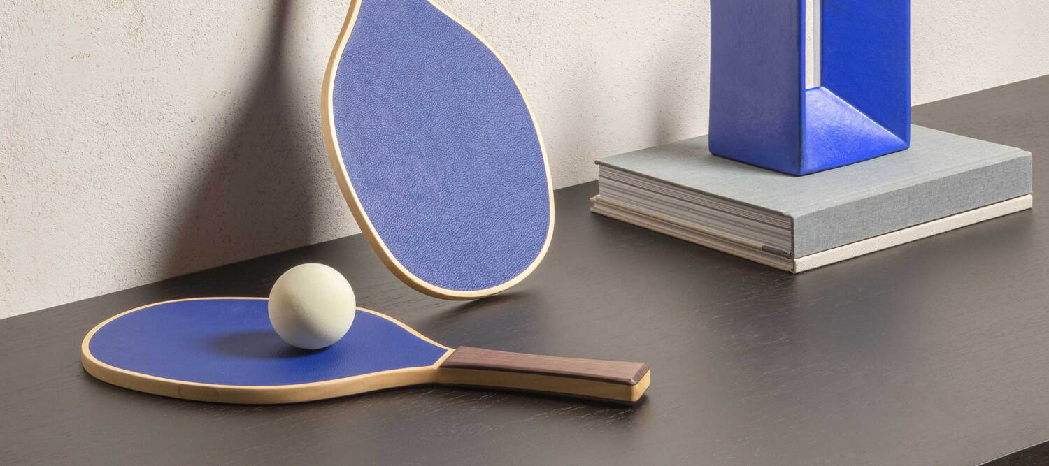 Fitness collection | 带球拍的球 Poltrona Frau健身系列胡桃木和椴木制球拍与球,Pelle Frau®皮革包覆,意大利卓越工艺