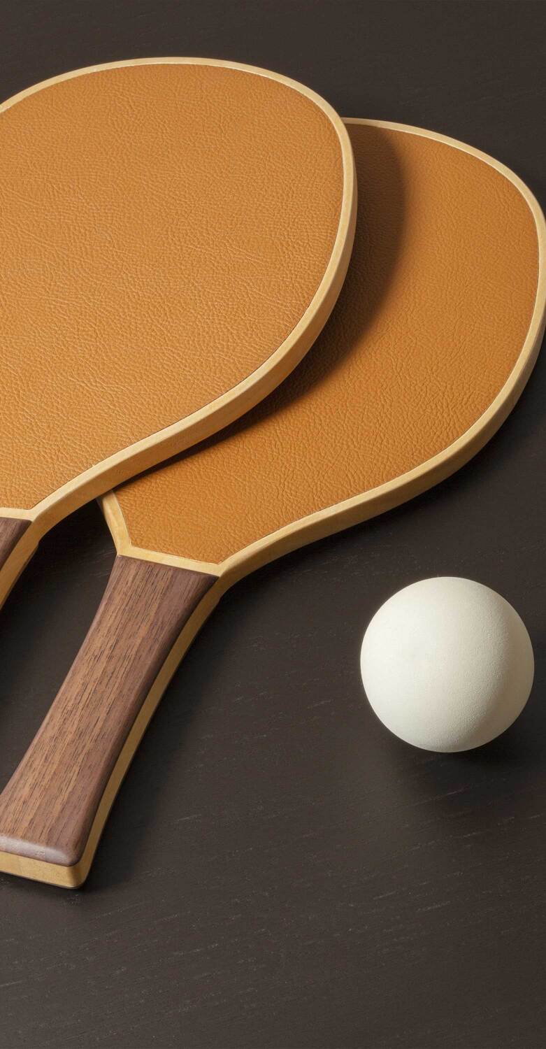 Fitness collection | 带球拍的球 Poltrona Frau健身系列胡桃木和椴木制球拍与球,Pelle Frau®皮革包覆,意大利卓越工艺