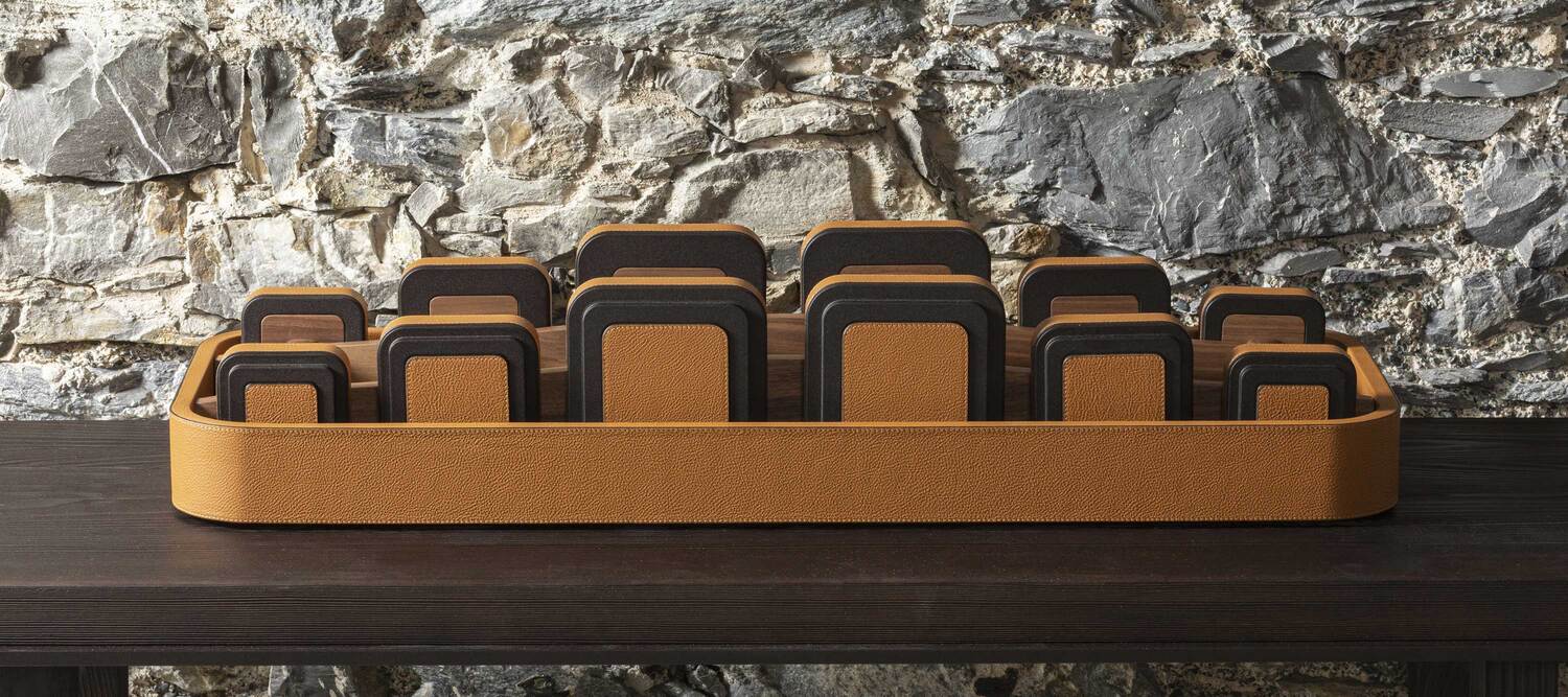 Fitness collection | 6个哑铃的套装 Poltrona Frau健身系列6件哑铃套装,钢材和胡桃木制成,部分饰有Pelle Frau®皮革,配托盘,意大利卓越工艺