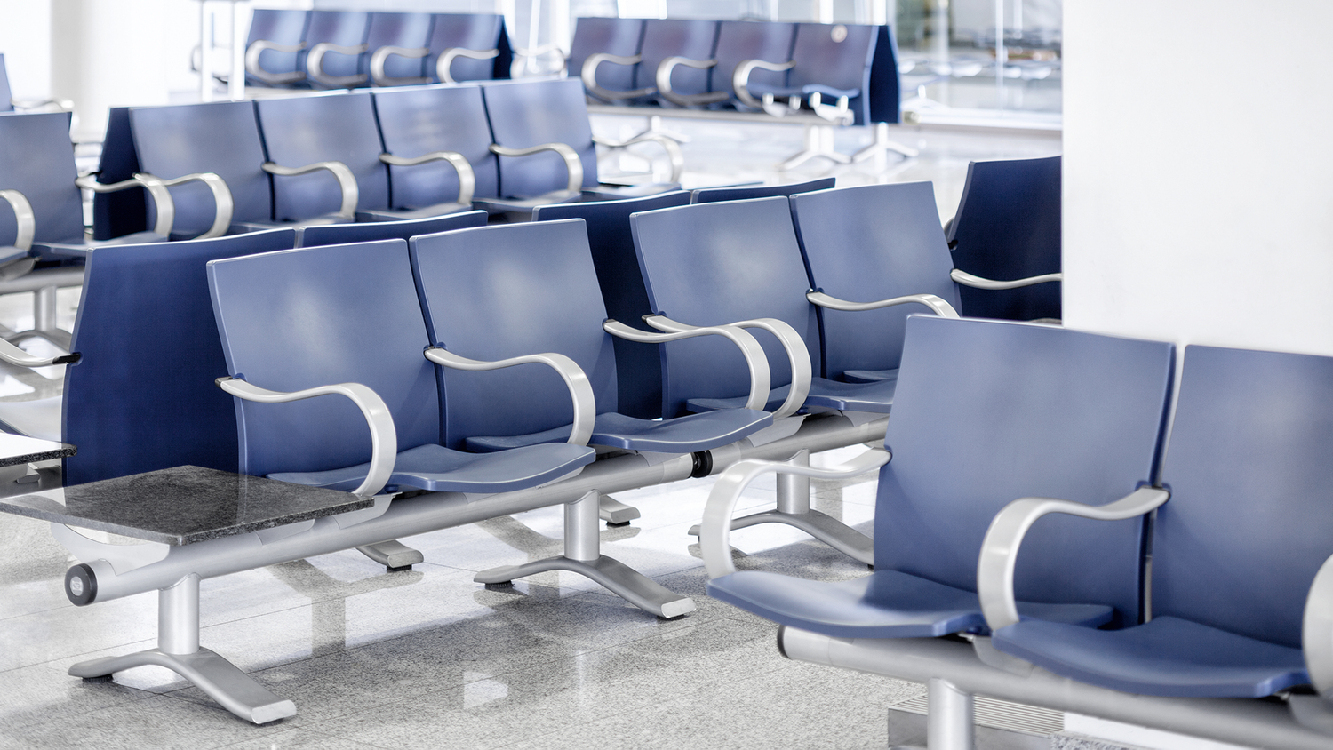 Fontanarossa Airport 豐塔納羅薩機場內配備Poltrona Frau皮革座椅,為旅客帶來義大利風格與舒適體驗。