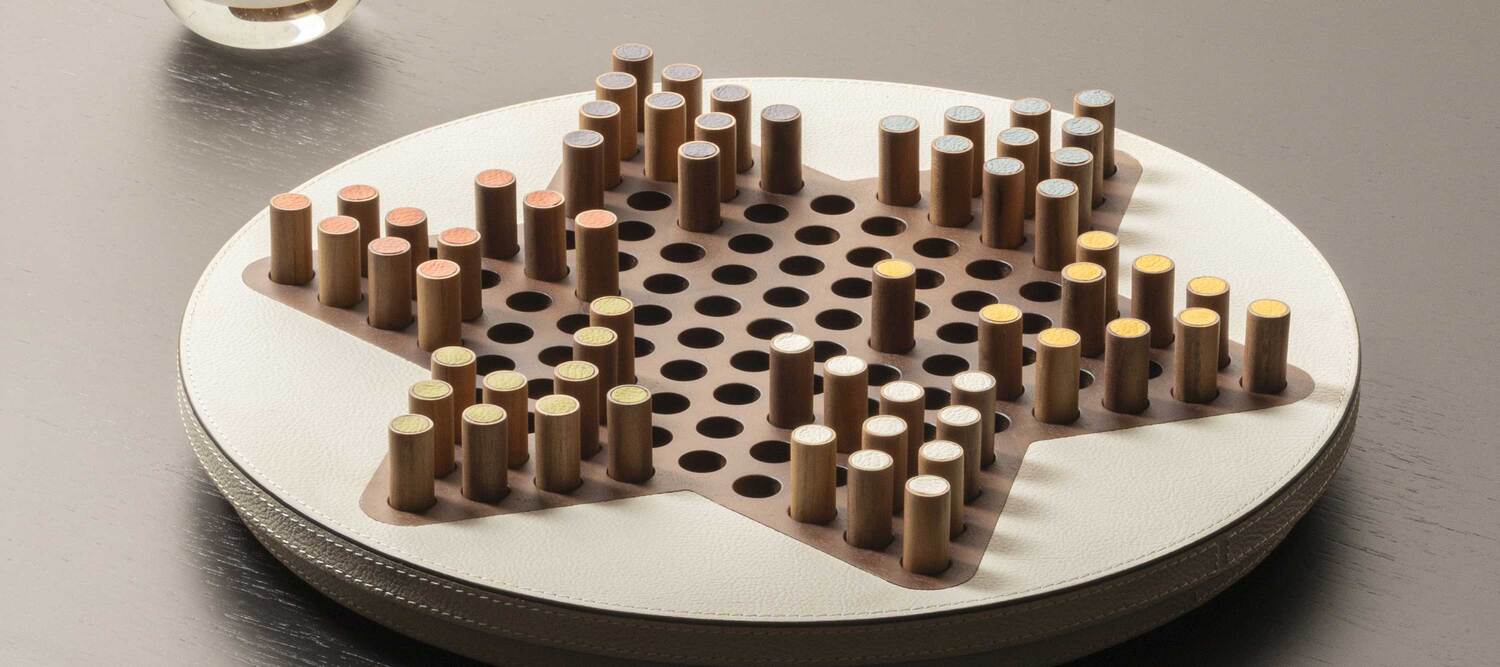 Games collection | 中国跳棋 Poltrona Frau胡桃木与Pelle Frau®镶嵌的中国跳棋,几何设计与精致意大利工艺