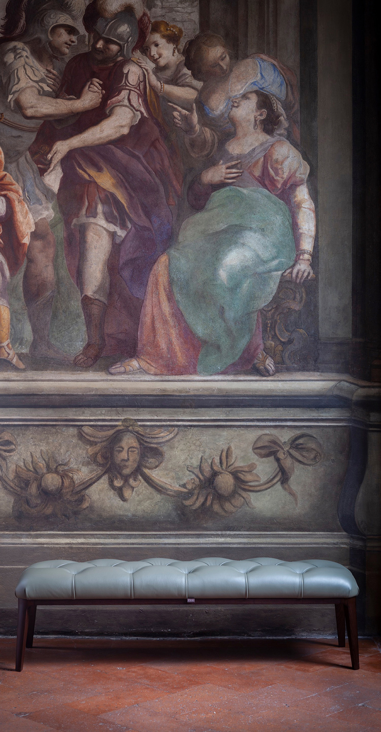 Glenn | 长凳 Poltrona Frau的Glenn长凳,实木和皮革结合,简约百搭适用于现代空间。