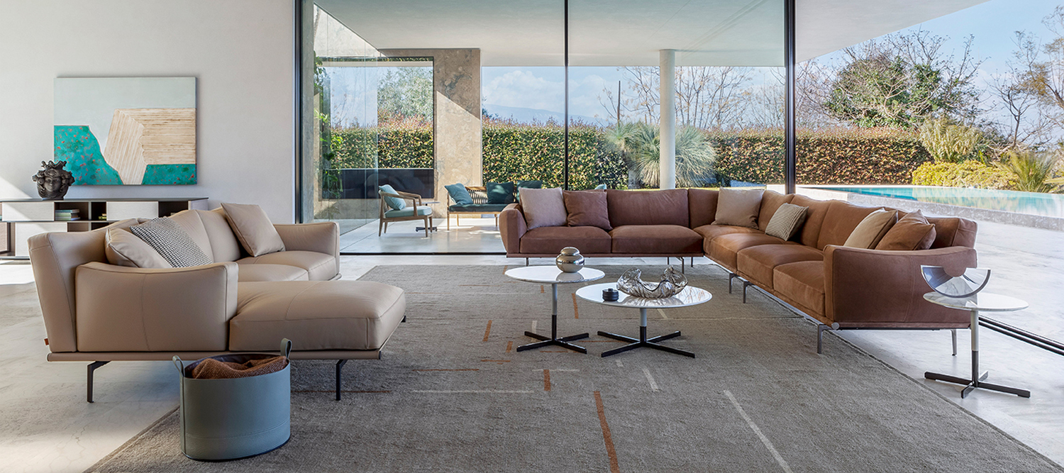 Poltrona Frau Happy Jack 沙发，黑色 Pelle Frau® 皮革，皮革包覆铝制底座，弧形包裹式靠垫，电动可调躺椅，意大利奢华设计