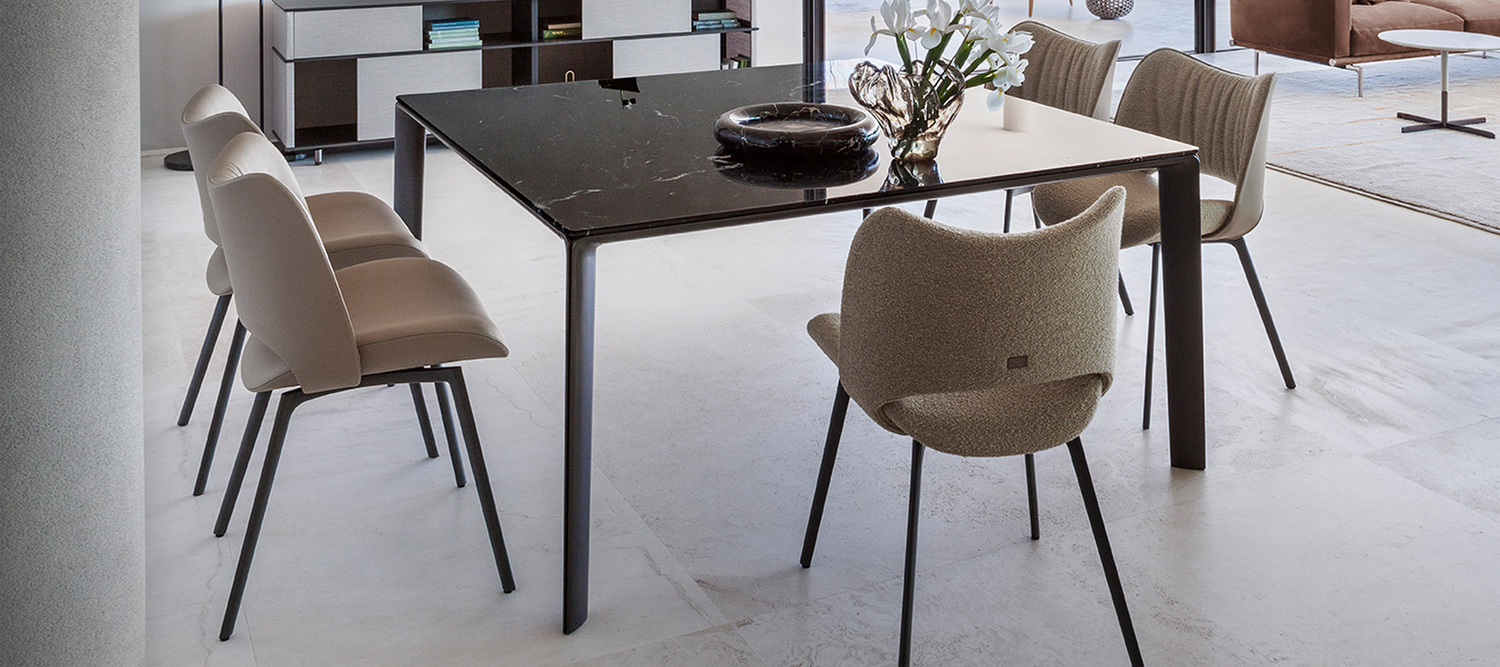 Homey | 桌子 Poltrona Frau Homey 设计餐桌,压铸铝腿,大理石或木质桌面,紧凑且手工打造