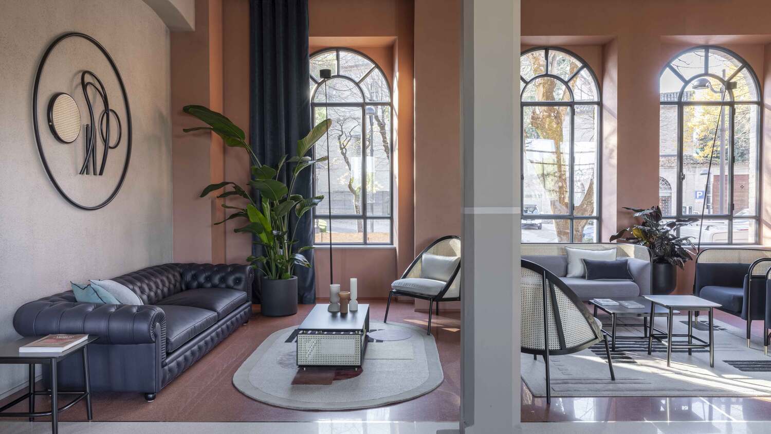 Hotel Interno Marche Hotel Interno Marche:设计、历史与待客之道在 Poltrona Frau 打造的空间中完美融合,诠释意大利制造的核心精神。