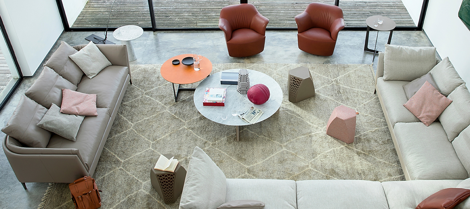 Hudson | 坐墩 Poltrona Frau Hudson 脚凳,Pelle Frau® 皮革或织物包覆,桦木多层板结构,轻盈填充,手工打造