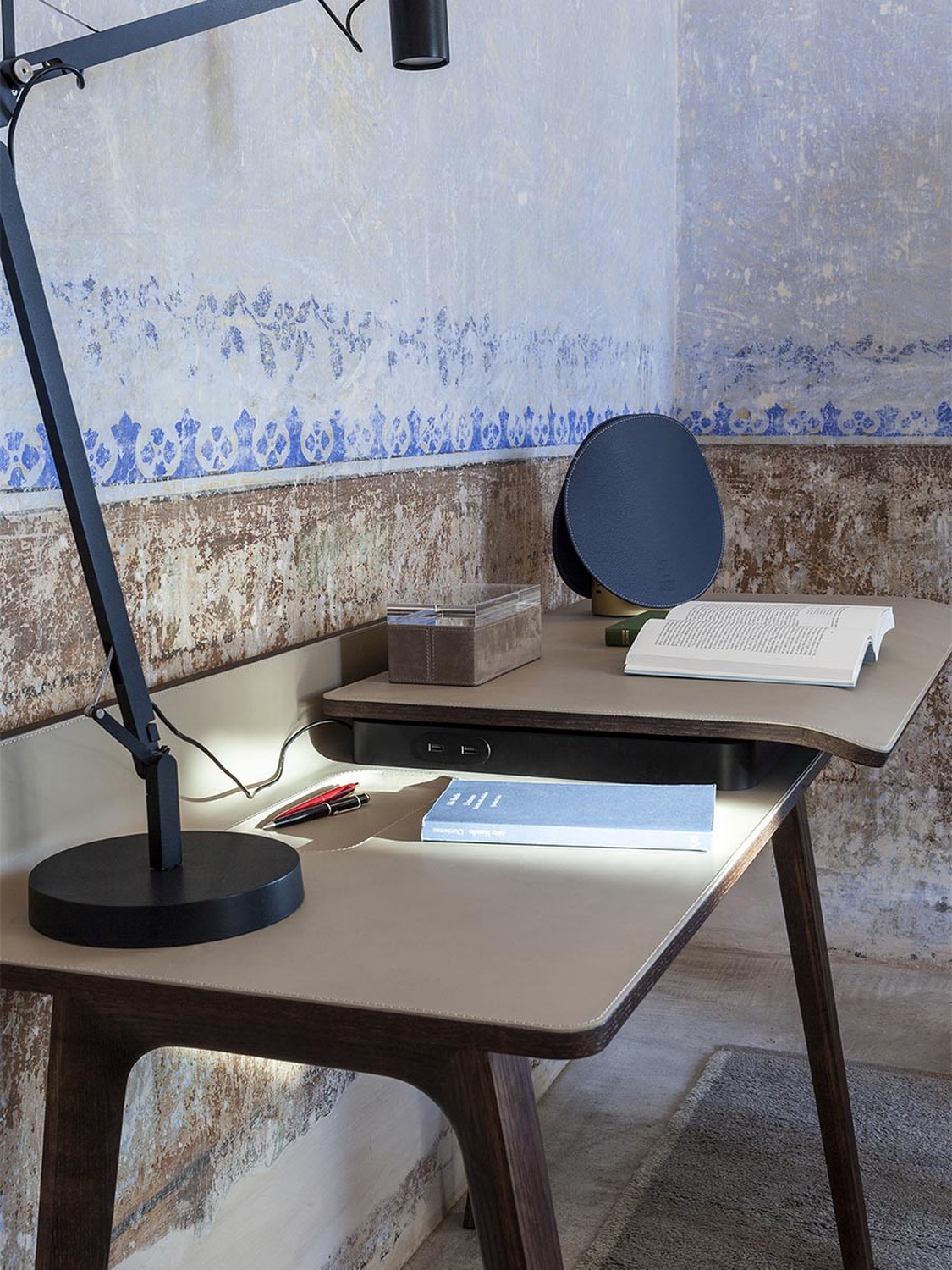 02 iren freestanding desk