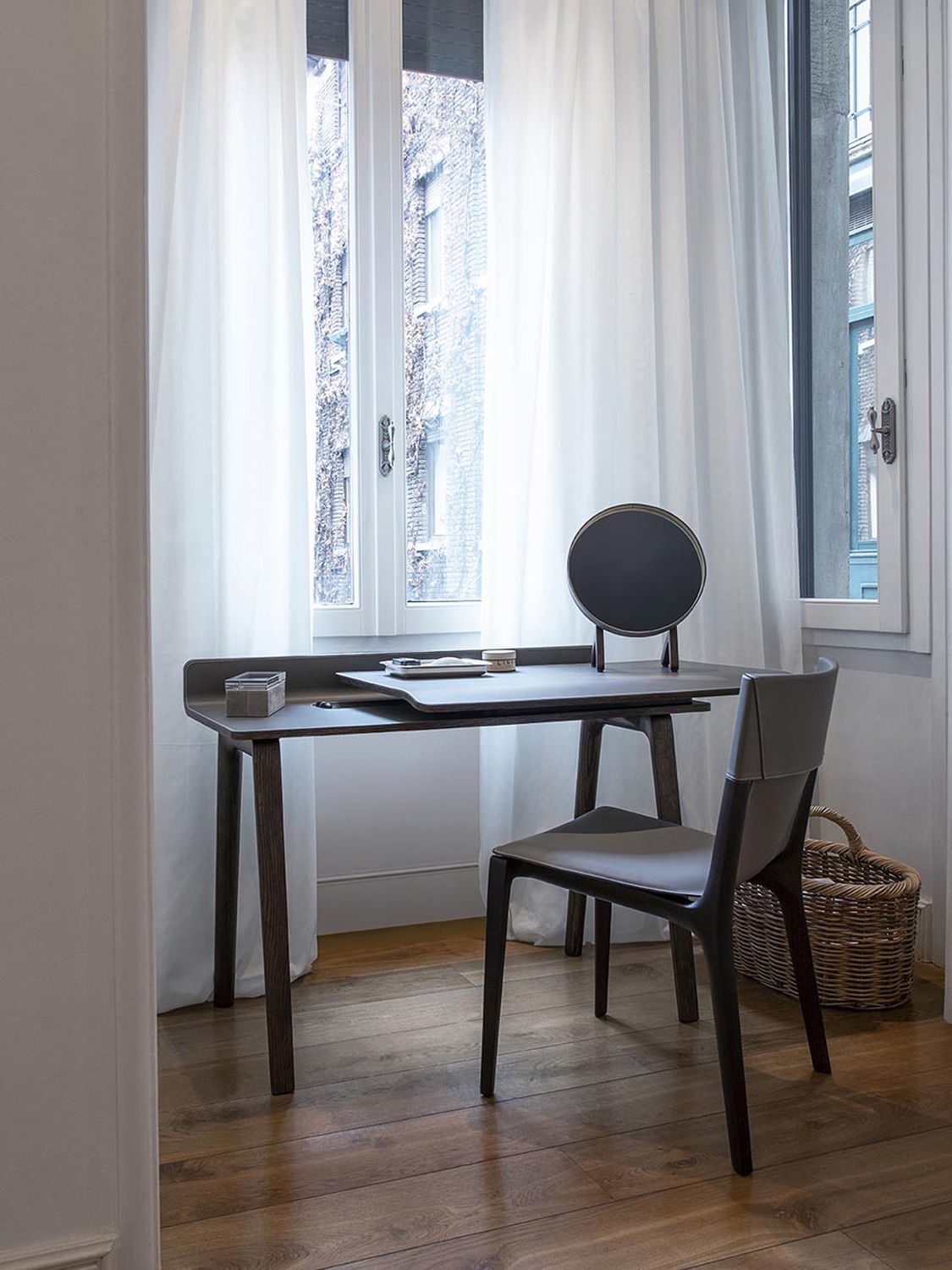 03 iren freestanding desk