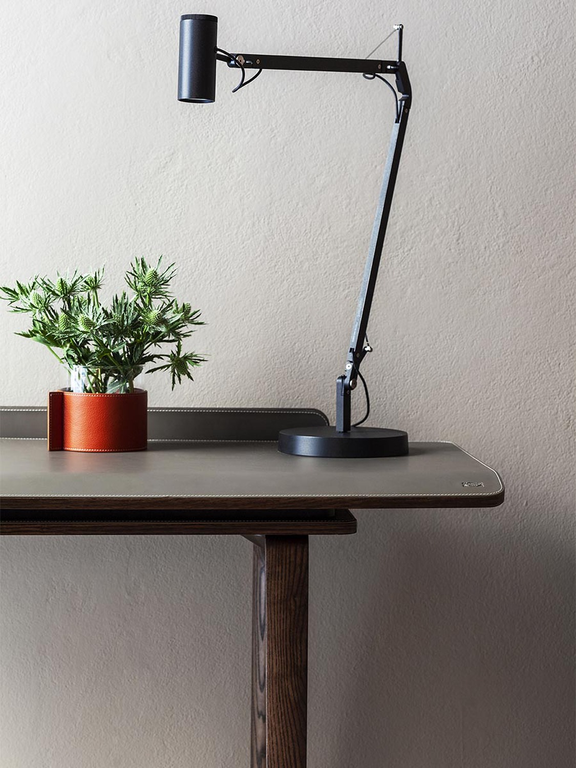 04 iren freestanding desk