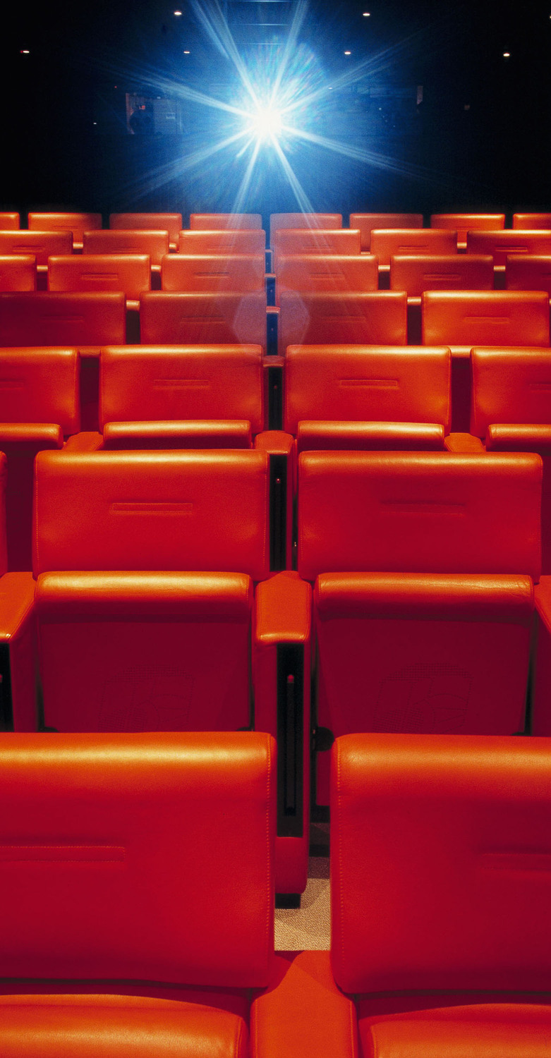 Le Big | 扶手椅 Poltrona Frau 的 Le Big 扶手椅,将饱满的体量与低调的优雅相结合,配备自动调节机制,带来卓越舒适体验。