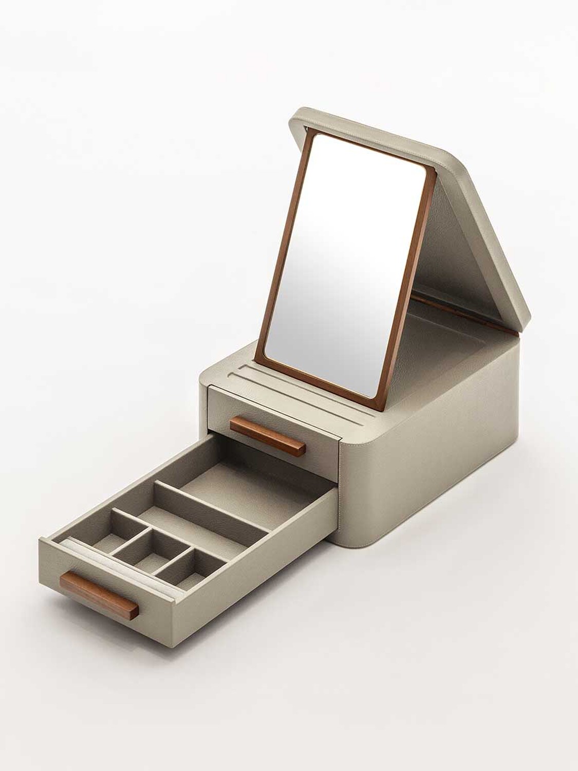 08 lifestyle jewelry box