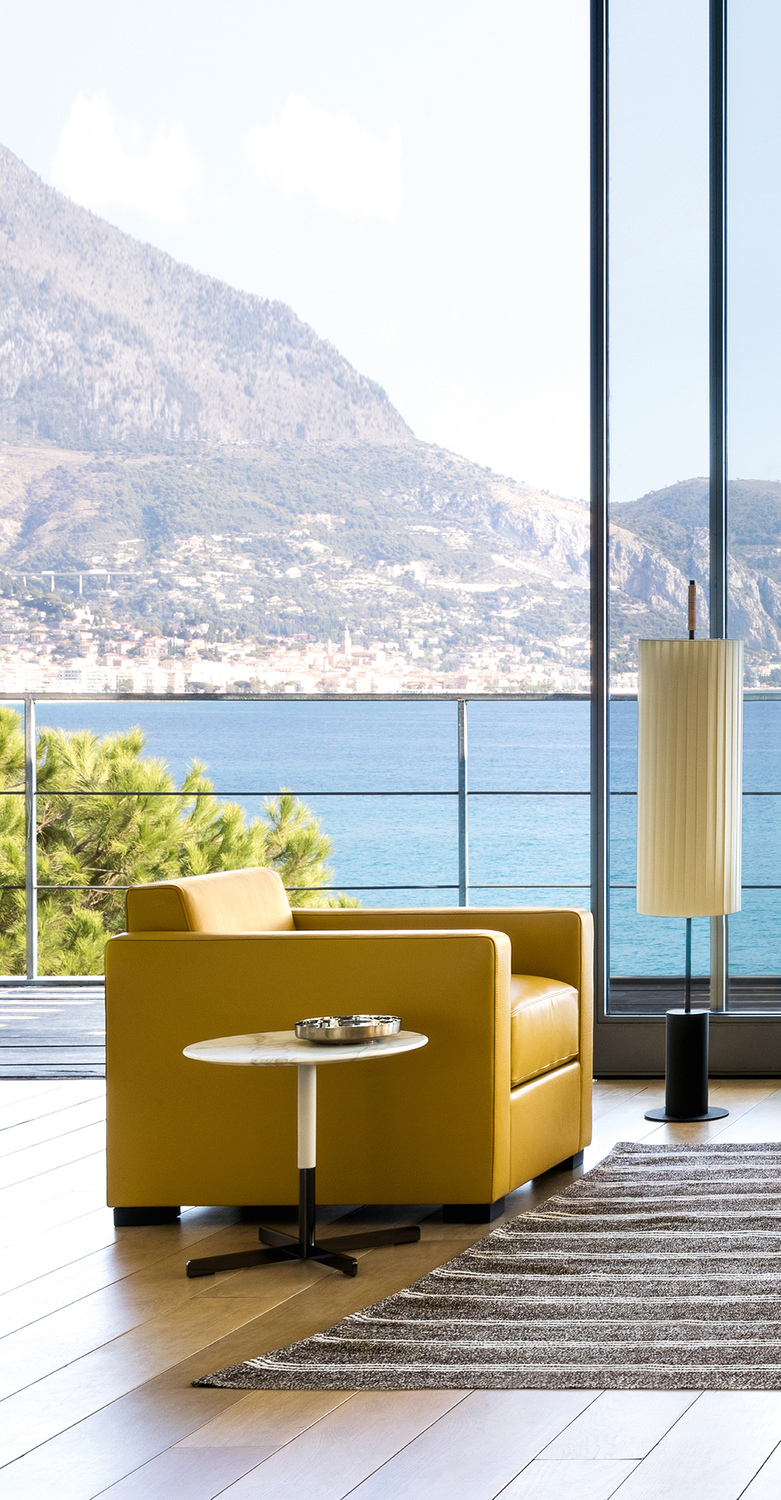 Linea A | 扶手椅 Poltrona Frau Linea A 扶手椅,黑色 Pelle Frau® 皮革,精致缝线,榉木结构,意大利卓越工艺传统