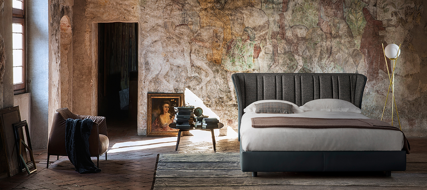 Lola Darling | Bed Lola Darling double bed by Poltrona Frau, padded capitonné headboard, Pelle Frau® leather upholstery, aluminium feet, Italian luxury craftsmanship