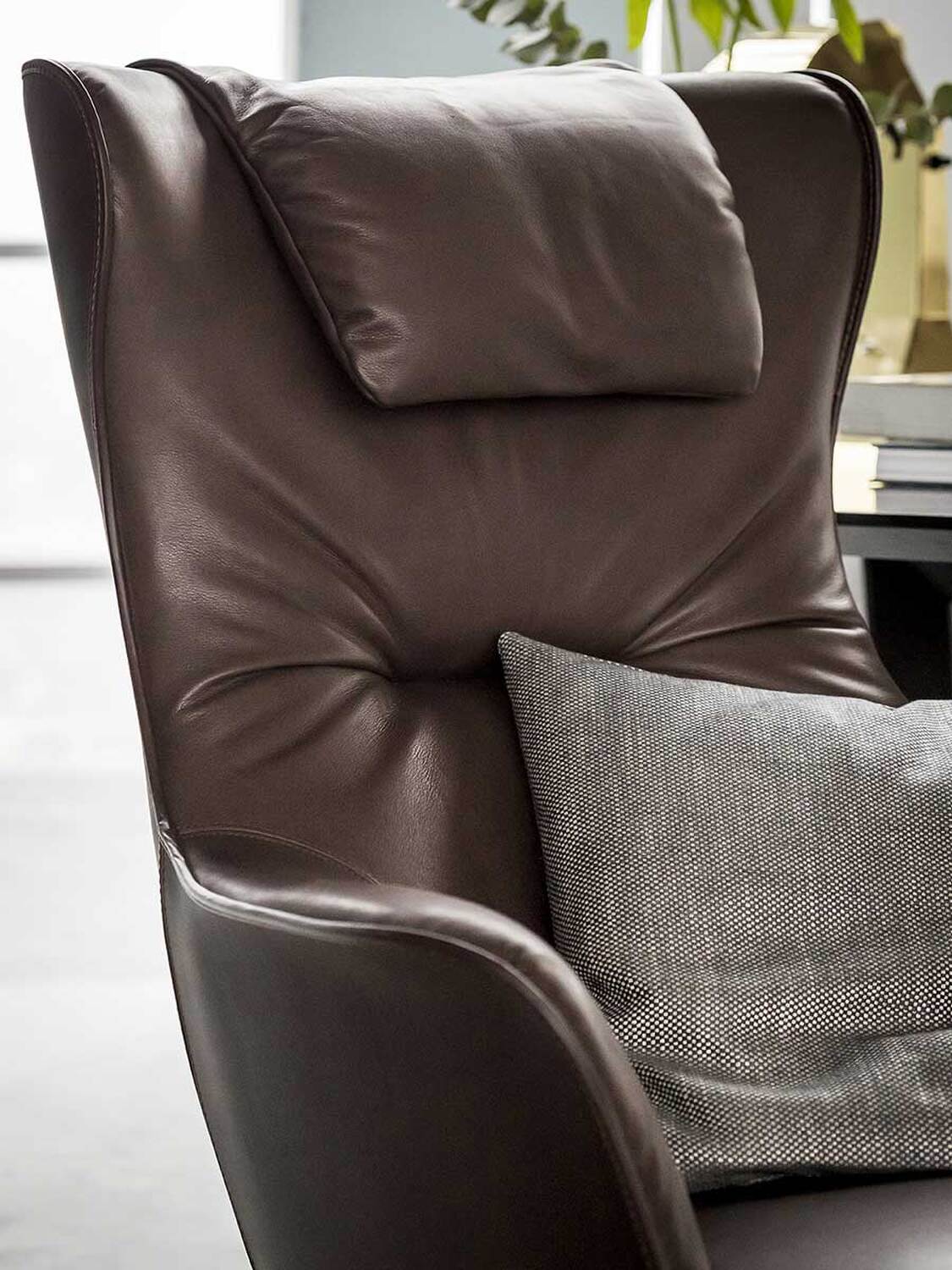 06 mamy blue armchair Immagini 383