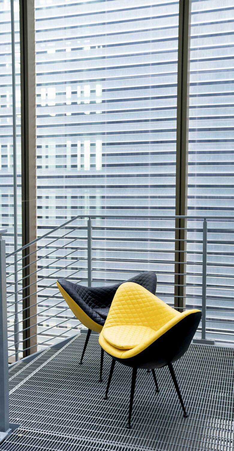 Margherita | 小扶手椅 Poltrona Frau 的 Margherita 扶手椅,以花瓣为灵感设计,搭配菱形缝线与纤细优雅的造型,完美契合高雅室内空间。