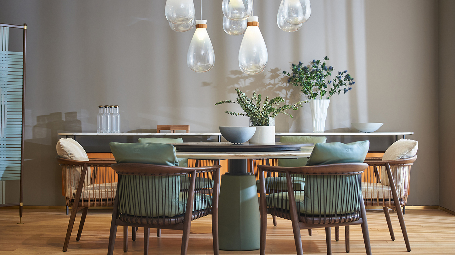 01 mesa due table with lazy susan