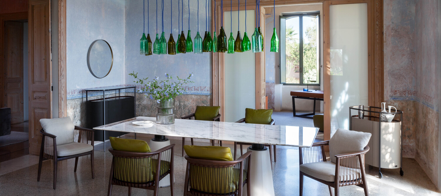 Poltrona Frau的Mi手推车，具有功能性设计和奢华细节。