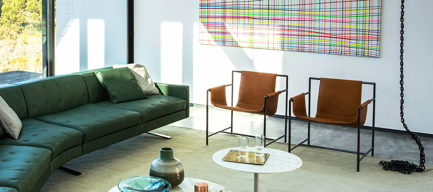 Poltrona Frau Ming’s Heart Armchair，枪灰色钢管结构，钢壳覆Saddle Extra皮革对比缝线，融合东西方的极简设计，意大利奢华工艺