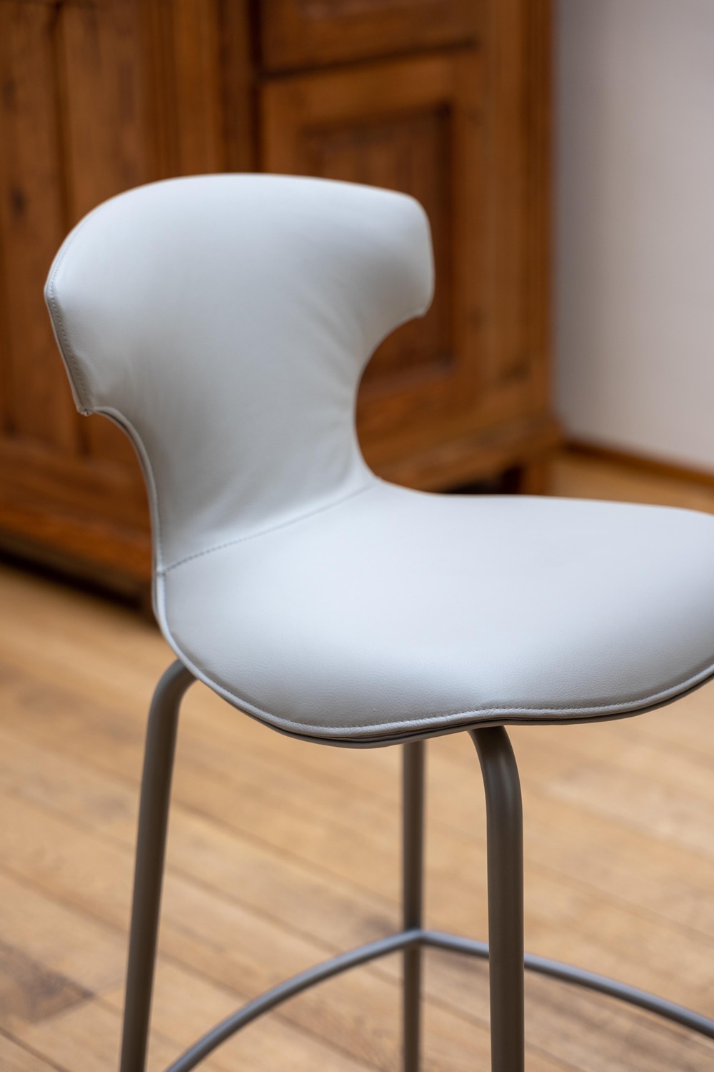 03 montera mas stool with metal base 03 montera mas stool with metal base