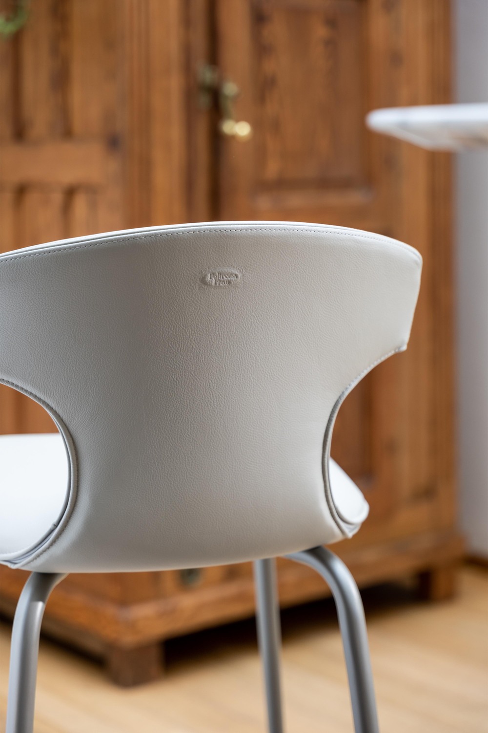 06 montera mas stool with metal base 06 montera mas stool with metal base