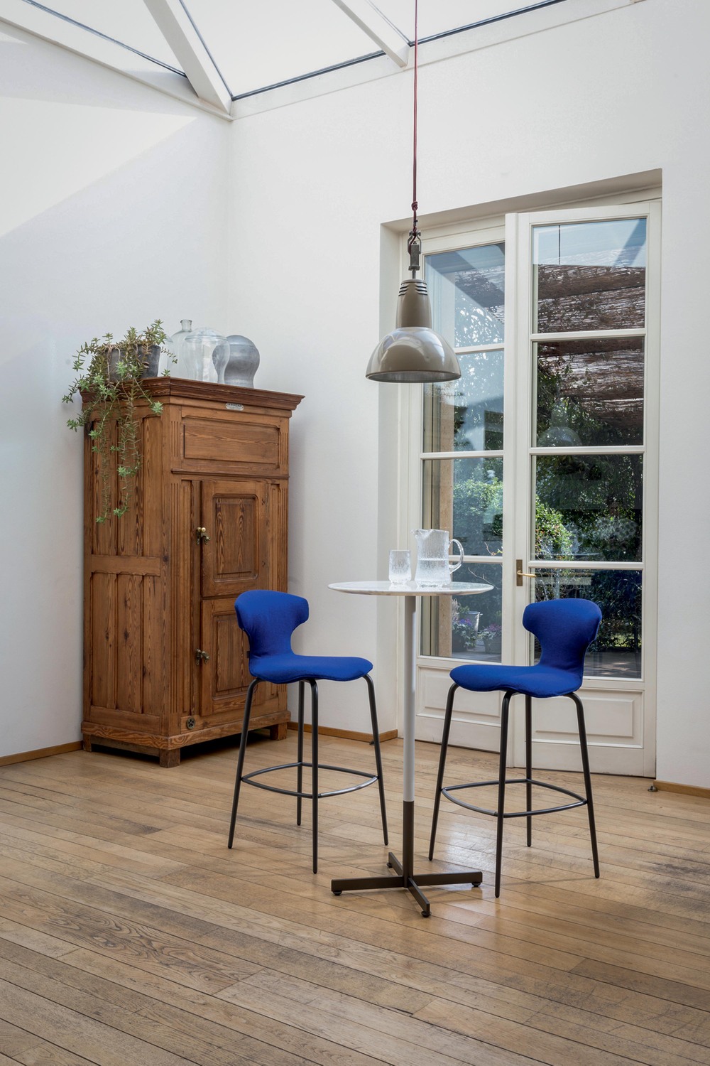 08 montera mas stool with metal base 08 montera mas stool with metal base