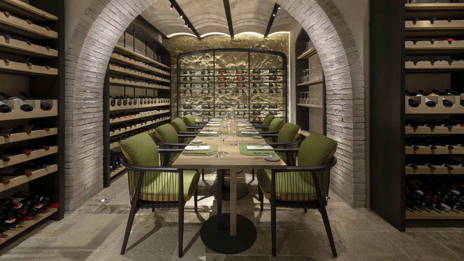 Monteverdi Tuscany Poltrona Frau 为 Monteverdi Tuscany 项目打造的定制家具解决方案,以珍贵材质与量身舒适,呈现顶级酒店级待客空间