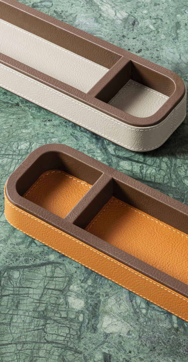 Giobagnara x Poltrona Frau办公桌配件，柔软Pelle Frau®皮革，桌垫、鼠标垫及笔筒，多色可选，意大利奢华工艺