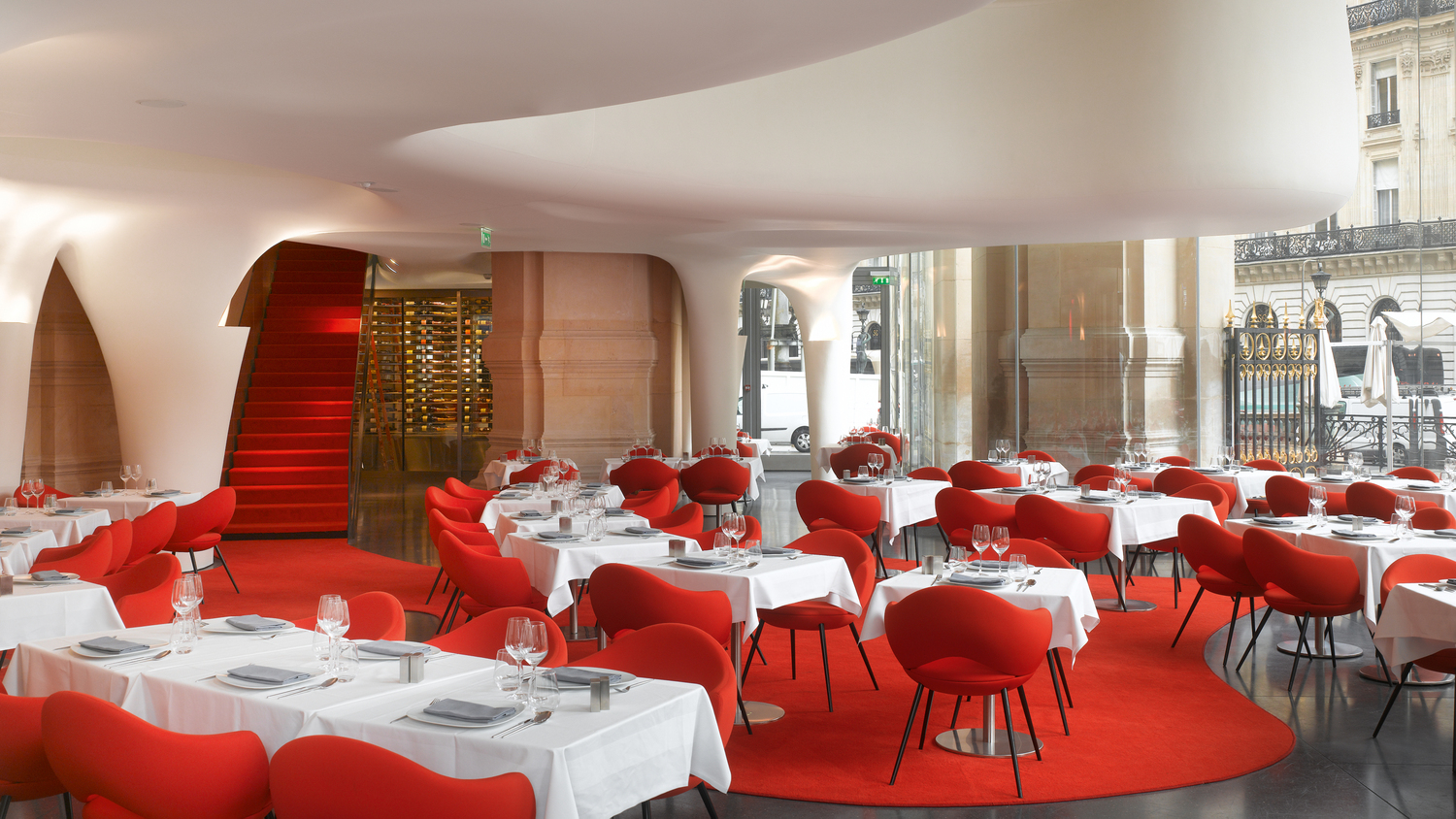 Opera Garnier Restaurant Poltrona Frau × 加尼叶歌剧院餐厅:定制家具融合艺术、舒适与传统于巴黎建筑之中。